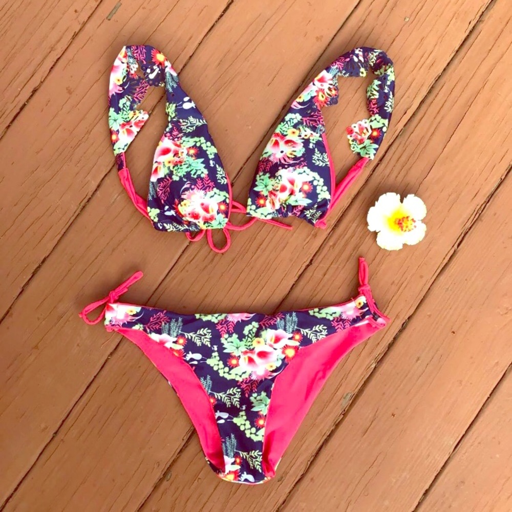Floral ruffle bikini
